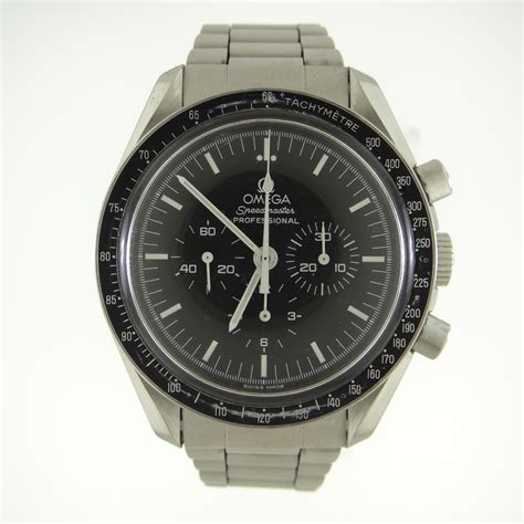 omega speedmaster 3750 vs 3752